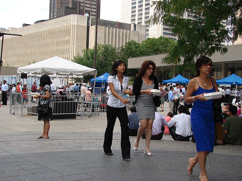 File:A City is a great place for People Watching 10 (4824734817).jpg