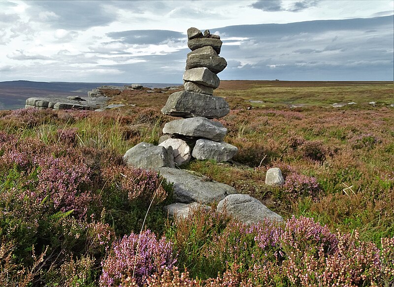 File:A pile of rocks on Stanage Edge - geograph.org.uk - 6252144.jpg