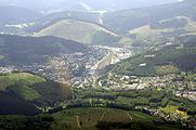 English: Aerial view of Lennestadt-Altenhundem (seen from the north) Deutsch: Luftaufnahme von Lennestadt-Altenhundem aus nördlicher Richtung