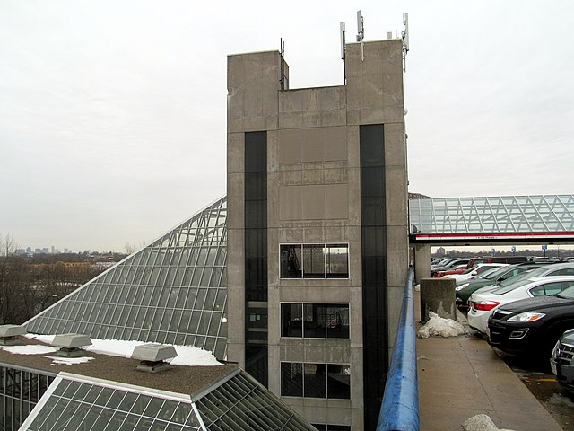 640px-Alewife_station_elevator_tower_showing_futureproofing%2C_March_2017.JPG