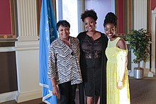 La bibliothécaire du Congrès Carla Hayden, la poétesse lauréate Tracy K. Smith et la jeune poétesse lauréate nationale Amanda Gorman, Bibliothèque du Congrès, juillet 2017.