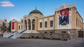 Museo Etnográfico de Ankara, diseñado por el arquitecto Arif Hikmet Koyunoğlu (1925-1928).