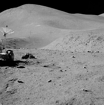 Стоя на поверхности луны. Аполлон -15 фото НАСА. Поверхность Луны. Лунная поверхность. Ландшафт Луны.