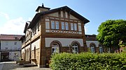 Thumbnail for File:Arbeitersiedlung Kuchen, Weberallee 1, Gasthaus; Neckarstraße 68, Bad- und Waschhaus, P1260358.jpg