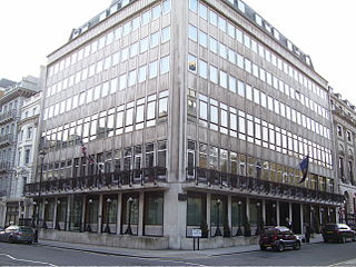 <span class="mw-page-title-main">Army and Navy Club</span> Private club in London, England