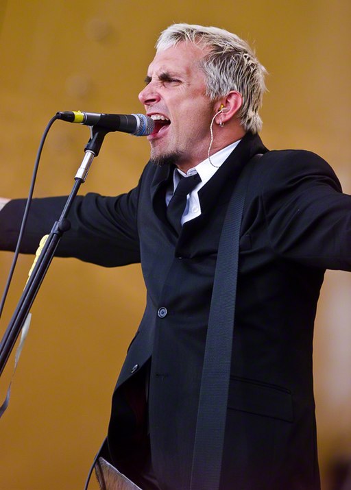 Art Alexakis in 1999 with Everclear