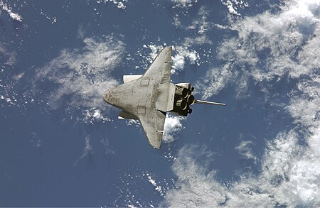 ไฟล์:Atlantis_underside_STS-117.jpg