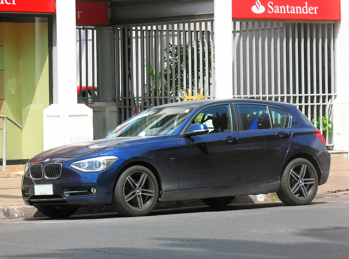 File:BMW 116i M-Sportpaket (F20) – Frontansicht, 24. Juni 2012,  Düsseldorf.jpg - Wikimedia Commons