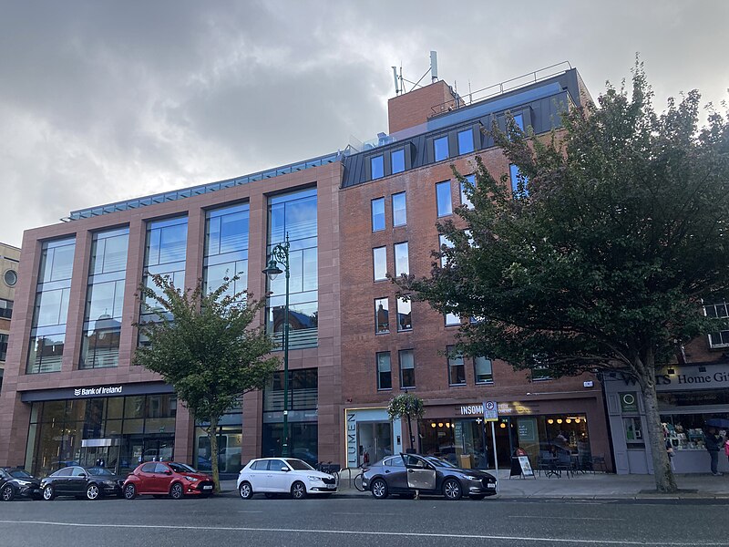 File:Baggot Plaza, Baggot Street Upper.jpg