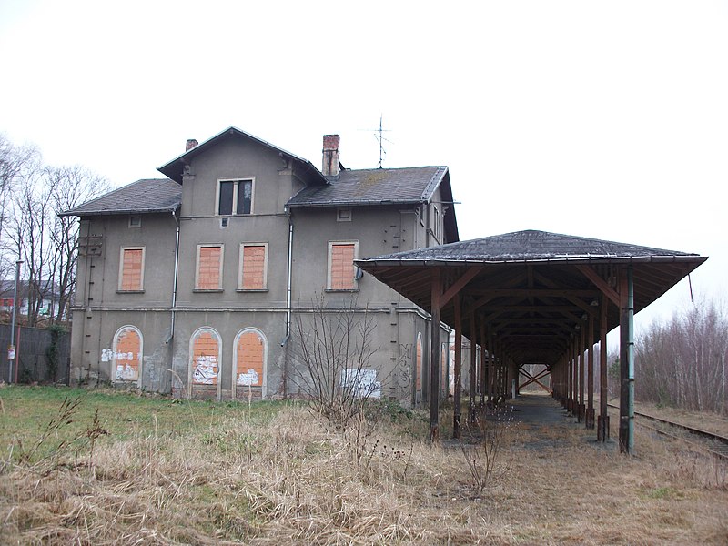 File:Bahnhof Limbach, Empfangsgebäude (4).jpg