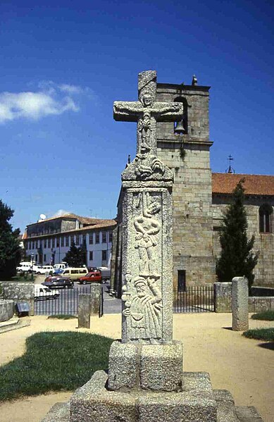 File:BarcelosSkulptur.jpg