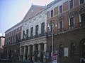 Bari "Teatro Piccinni" tiyatrosu