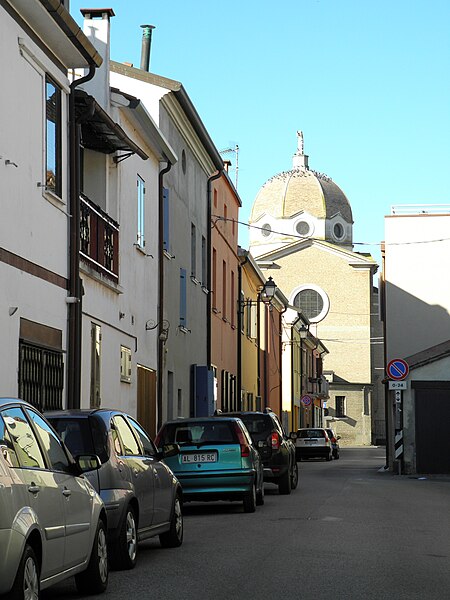 File:Basilica di Santa Maria Assunta da via Bettolla (Adria) 01.jpg