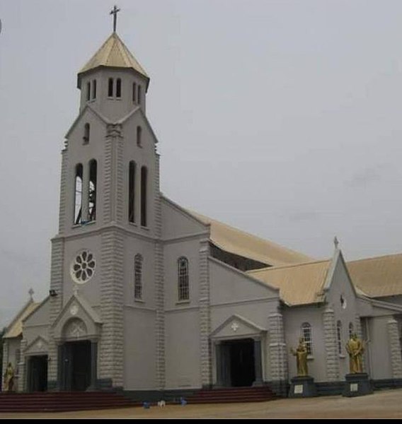 File:Basilica of the Most Holy Trinity, Onitsha.jpg