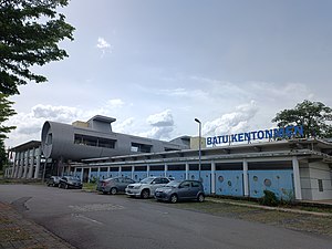 Batu Kentonmen KTM Station outview (220714) 01.jpg