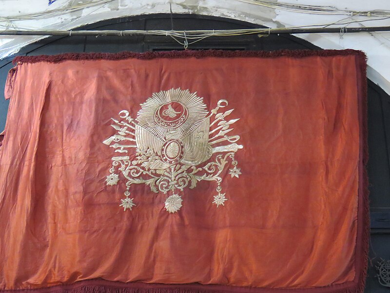 File:Bazaar Kapalıçarşı in Istanbul, 22, Ottoman flag.jpg