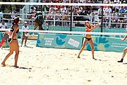 Deutsch: Beachvolleyball bei den Olympischen Jugendspielen 2018; Tag 9, 15. Oktober 2018; Mädchen, Viertelfinale: USA-Spanien 2–1 (21–19/17–21/15–9) English: Beach volleyball at the 2018 Summer Youth Olympics at 15 October 2018 – Girls Quarterfinals: USA-Spain 2–1 (21–19/17–21/15–9)