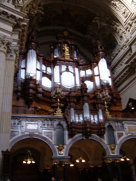 File:Berliner Dom Main Organ.JPG