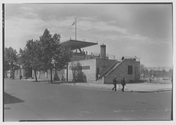 File:Betsy Head Play Center, Hopkinson and Livonia Ave., Brooklyn, New York. LOC gsc.5a03418.tif