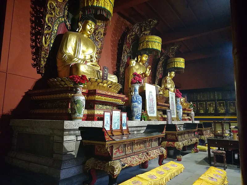 File:Bhaisajyaguru (right), Gautama Buddha (middle) and Amitābha (left), Zhusheng Temple (Hunan).jpg