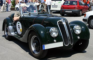 Säleikkö oli 1930-luvun lopulla korkea ja kapea (BMW 328).