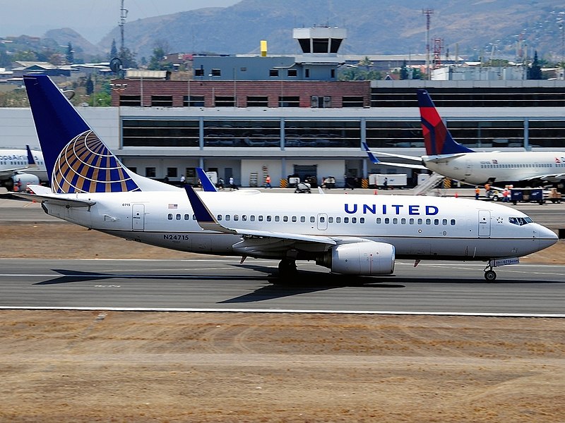 File:Boeing 737-724, United Airlines JP7751392.jpg