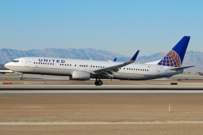 File:Boeing 737-900 (United Airlines) N37437 (6930259931).jpg