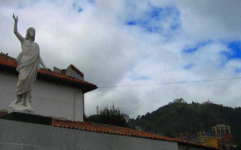 File:Bogotá, Cementerio Central - panoramio - Alonso Cárdenas (1).jpg