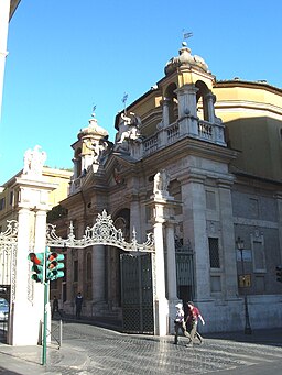 Exteriören vid Via di Sant'Anna.