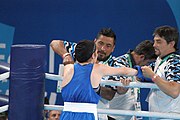 Deutsch: Boxen bei den Olympischen Jugendspielen 2018 Tag 12, 18. Oktober 2018 - Finale Leichtgewicht Mädchen – Oriana Saputo (Argentinien, blau) schlägt Emma Lawson (Australien, rot) 5-0; Ringrichter ist José Romero (Spanien). English: Boxing at the 2018 Summer Youth Olympics on 18 October 2018 – Girls' lightweight Bronze Medal Bout – Oriana Saputo (Argentina, blue) wins over Emma Lawson (Australie, red) 5-0; Referee is José Romero (Spain). Español: Boxeo en los Juegos Olímpicos Juveniles de Verano de 2018 en 18 de octubre de 2018 - Combate de medalla de bronce de las niñas: Oriana Saputo (Argentina, azul) gana a Emma Lawson (Australie, roja) 5-0; Árbitro es José Romero (España).