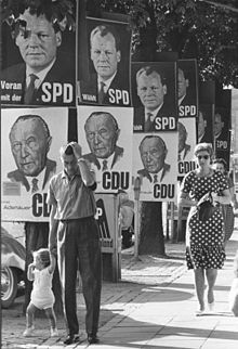 Bundesarchiv Bild 173-1326, Bonn, Bundestagswahl, Wahlplakate.jpg