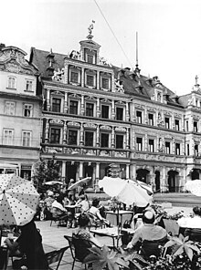 Gebäude der Renaissance und der Neorenaissance nebeneinander am Fischmarkt, 1970