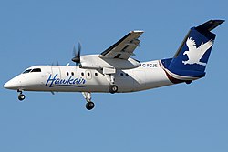 Bombardier Dash 8-100 авиакомпании Hawkair в заходе на посадку в международном аэропорту Ванкувера