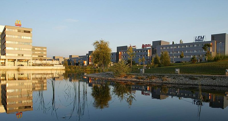 File:Campus21panorama 945x500.JPG