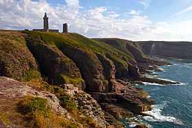 Les falaises du cap Fréhel et ses phares.