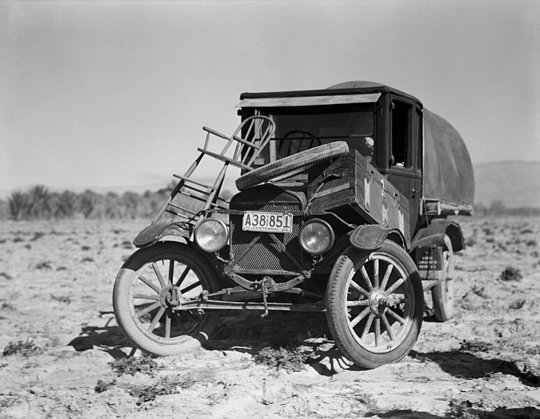 File:Car of drought refugee on edge of carrot field in the Coachella Valley, California, 8b31657a.jpg