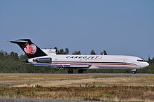 Un Boeing 727-200 de Cargojet Airways chargé d'aliments périssables qui décolle pour se rendre à Iqaluit au Nunavut.