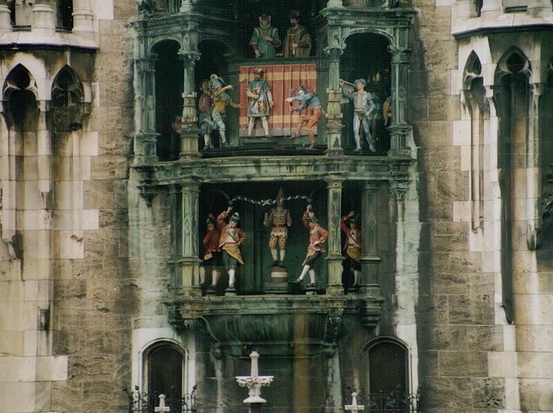 File:Carillon at Munich's New Town Hall Tower.jpg