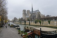 Cathédrale Notre Dame de Paris (22263516628).jpg