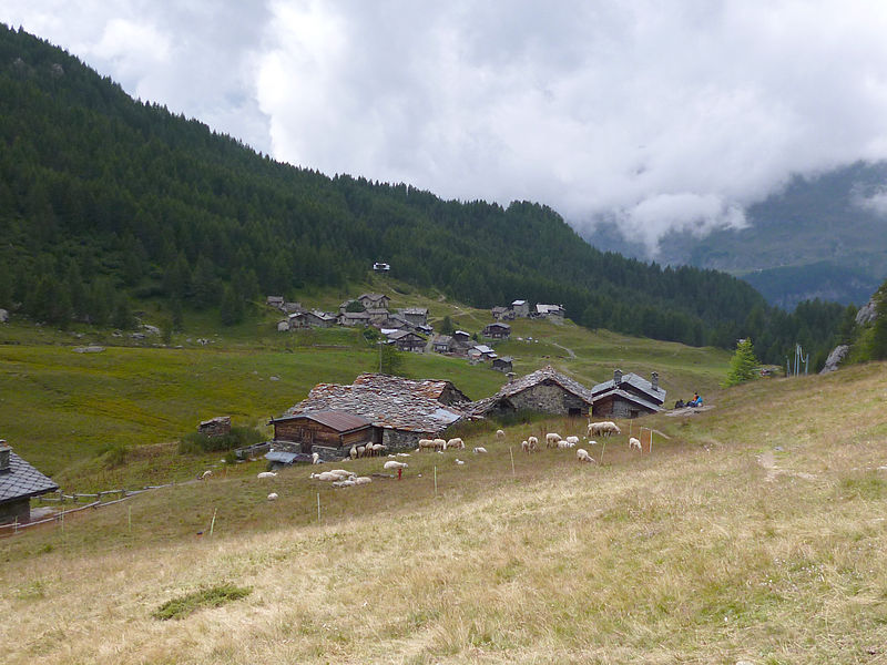 File:CheneilFrom NE.jpg