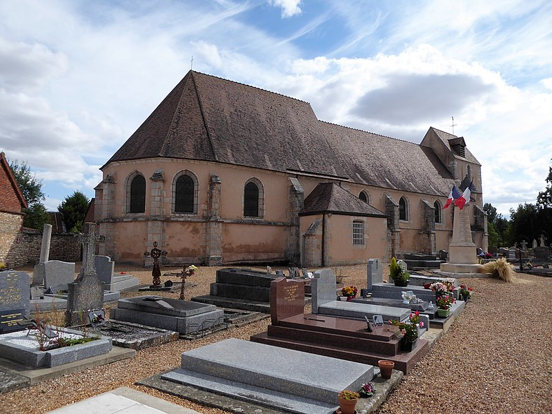 File:Chevet église Saint-Victor cimetière et monument aux morts Ver-lès-Chartres Eure-et-Loir France.jpg