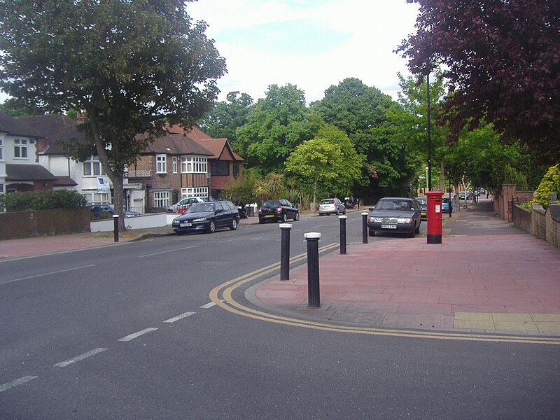 File:Church Vale corner looking along Creighton Avenue - geograph.org.uk - 2407589.jpg