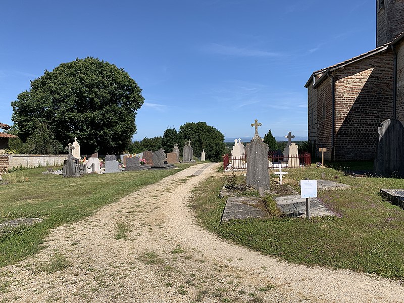 File:Cimetière Chanoz Châtenay 2.jpg