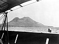 Collectie NMvWereldculturen, TM-10021240, Repronegatief 'Het eiland Sint Eustatius gezien vanaf zee', fotograaf niet bekend, voor 1940.jpg