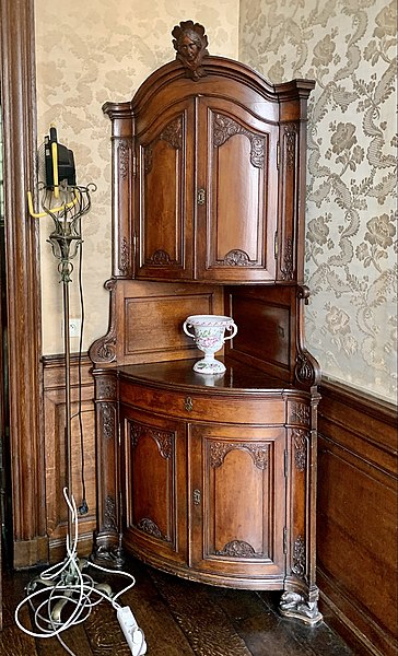 File:Corner furniture in a room of the ground floor of Hôtel d'Ansembourg (Liège, Belgium).jpg