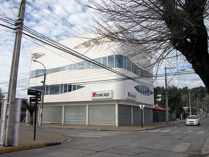 File:Curico, edificio (15229667626).jpg