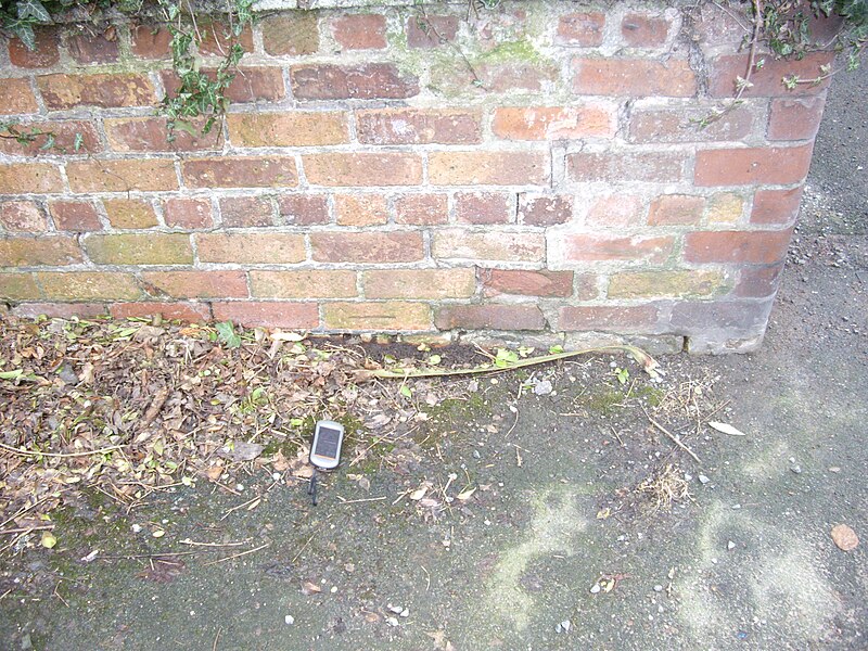 File:Cut Mark, Seahill Road, Saughall - geograph.org.uk - 2275582.jpg