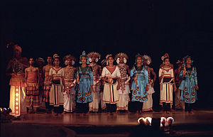 English: Dancers - Kandy, Sri Lanka Polski: Tancerki w tradycyjnym tańcu - Kandy