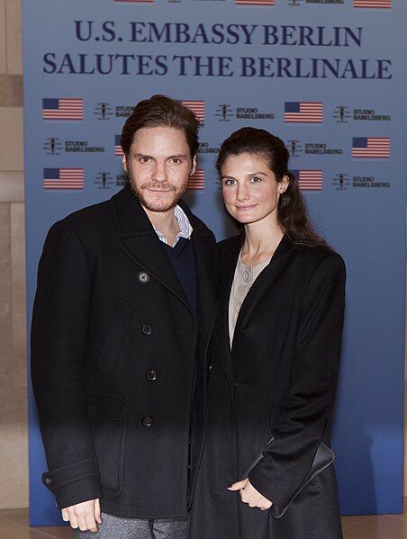 File:Daniel Brühl and Felicitas Rombold arrive at the Embassy (16502354765).jpg