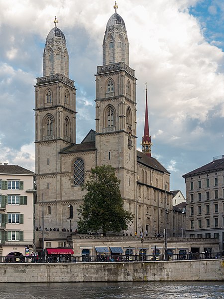 File:Das Grossmünster in Zürich (2013).jpg